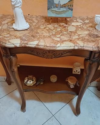 Elegante set di mobili  classici in legno e marmo