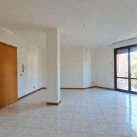 Appartamento con garage, zona Viale del Lavoro