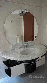 Mobile bagno con piano marmo lavabo e specchio