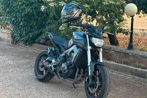 YAMAHA MT-09 2015 AKRAPOVIC