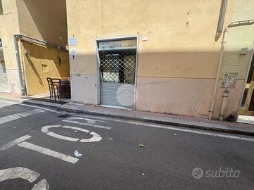 NEGOZIO A GENOVA