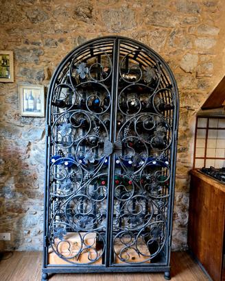 Cantinetta in ferro battuto restaurata