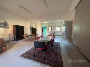 NEGOZIO A VALLEFOGLIA