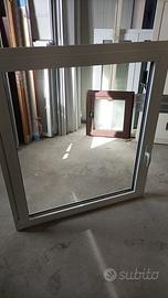 Finestra con anta ribalta