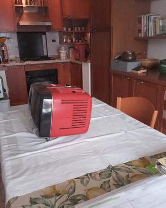 Televisore marca Brionvega rosso-arancio
