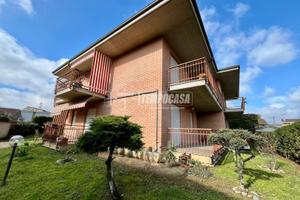 elegante quattro locali con box auto e doppio bagn