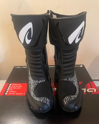 Stivali moto forma freccia evo black white