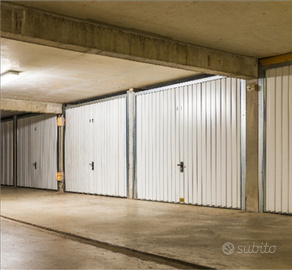 Box auto con cancello automatico ,