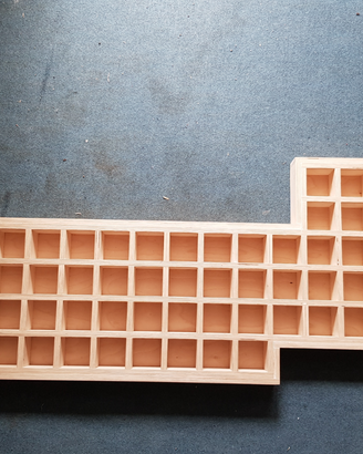 Tavola periodica degli elementi in legno