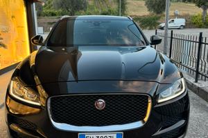 Jaguar F-Pace in garanzia