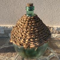 Vecchia damigiana per arredo/decoro