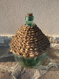 Vecchia damigiana per arredo/decoro