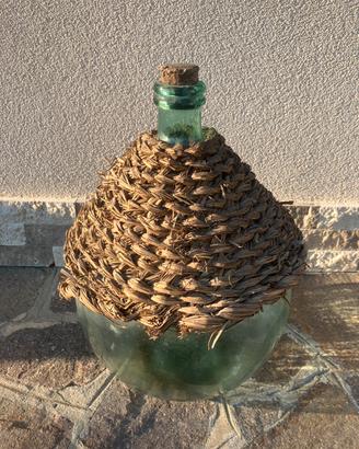Vecchia damigiana per arredo/decoro