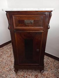 Comodino in legno vintage e piano in marmo
