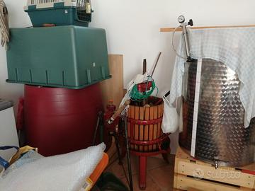 Attrezzatura per fare il vino