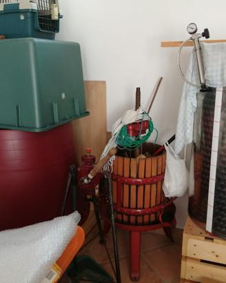 Attrezzatura per fare il vino