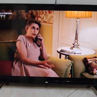 TV da 32 pollici full hd con decoder interno T2.