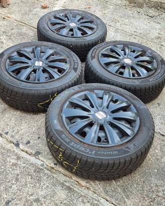 4 cerchi con gomme invernali 