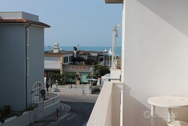 Cecina Mare tre vani vista mare posto auto