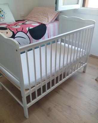 lettino in legno bianco