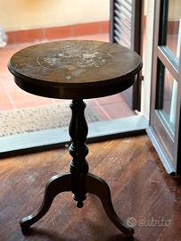 Tavolo rotondo intarsiato in legno stile classico