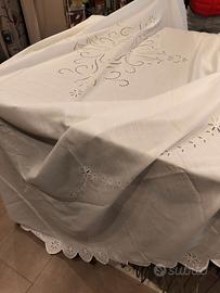 Tenda ricamata
