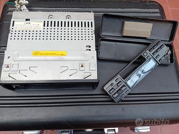 Autoradio con Frontalino Estraibile SONY