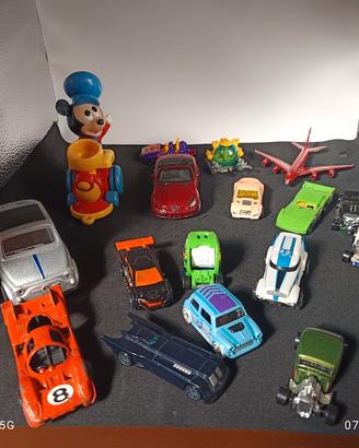 19 modellini automobili 