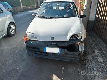 fiat 600 leggermente incidentata 