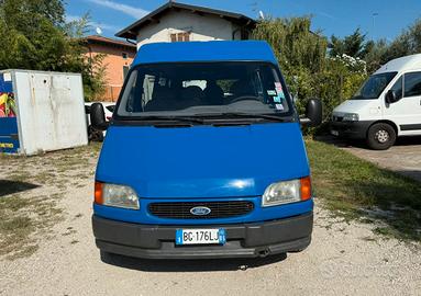 Ford transit 9 posti