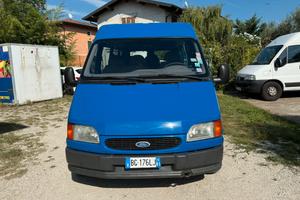 Ford transit 9 posti