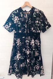 Vestito floreale inserti un pizzo