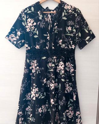 Vestito floreale inserti un pizzo