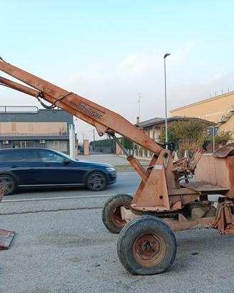 caricaletame trainato con staffe idrauliche