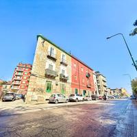 2 LOCALI A NAPOLI