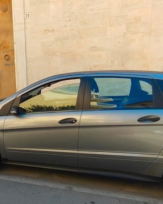 Mercedes-Benz Classe B 150 a benzina/metano
