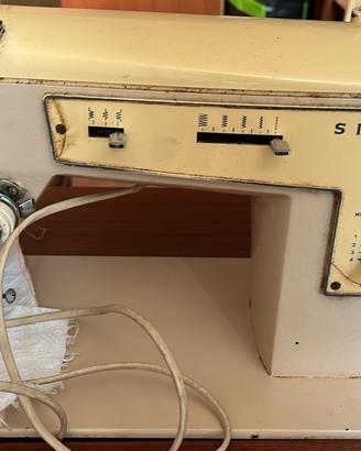 Mobiletto macchina da cucire vintage Singer 267