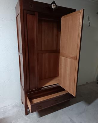 armadio vecchio stile