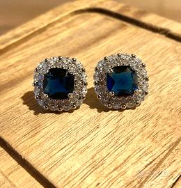 Orecchini in argento con pietra blu