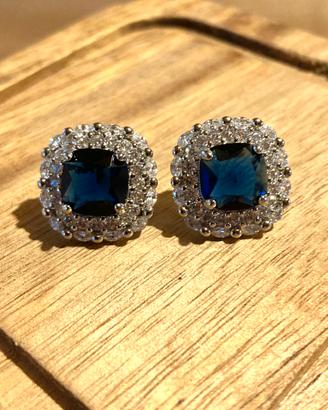 Orecchini in argento con pietra blu