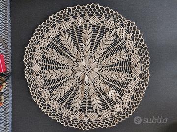 Centro tavola rotondo all'uncinetto diametro 63cm