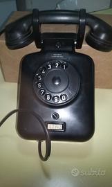 vecchio telefono a muro