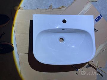 Lavandino bianco in ceramica