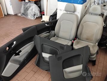 Tappezzeria e pannelli Audi A1 2012(DESCRIZIONE)