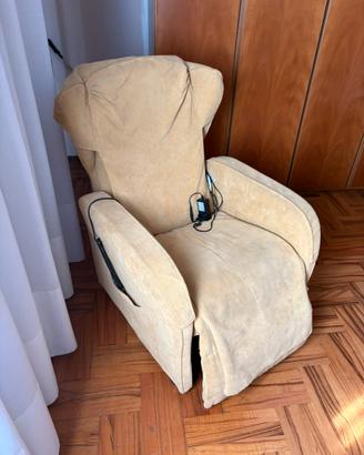 Poltrona motorizzata per anziani