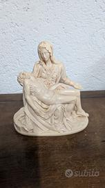 Statua della Pietà  in resina / polvere di marmo