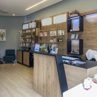 Locale C/1 finemente ristrutturato C.C.Olgiata