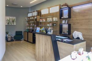 Locale C/1 finemente ristrutturato C.C.Olgiata