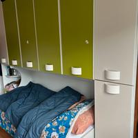 letto con ponte e armadi
