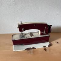 Macchina da cucire giocattolo anni '70